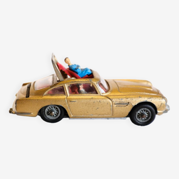 Petite voiture de james bond 007 Aston martin Corgy toys