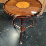 Pedestal table