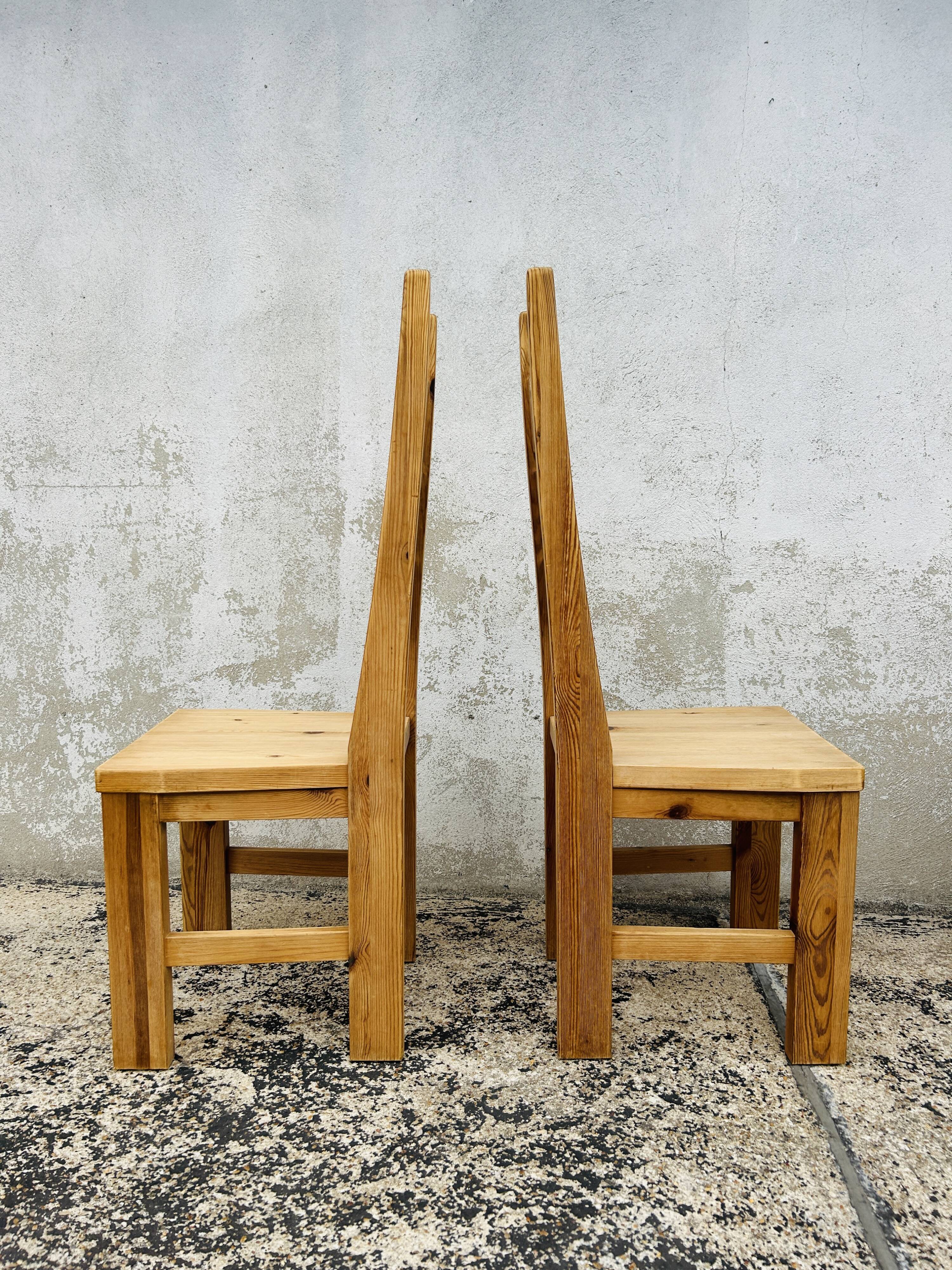 6 chaises brutalistes en pin massif