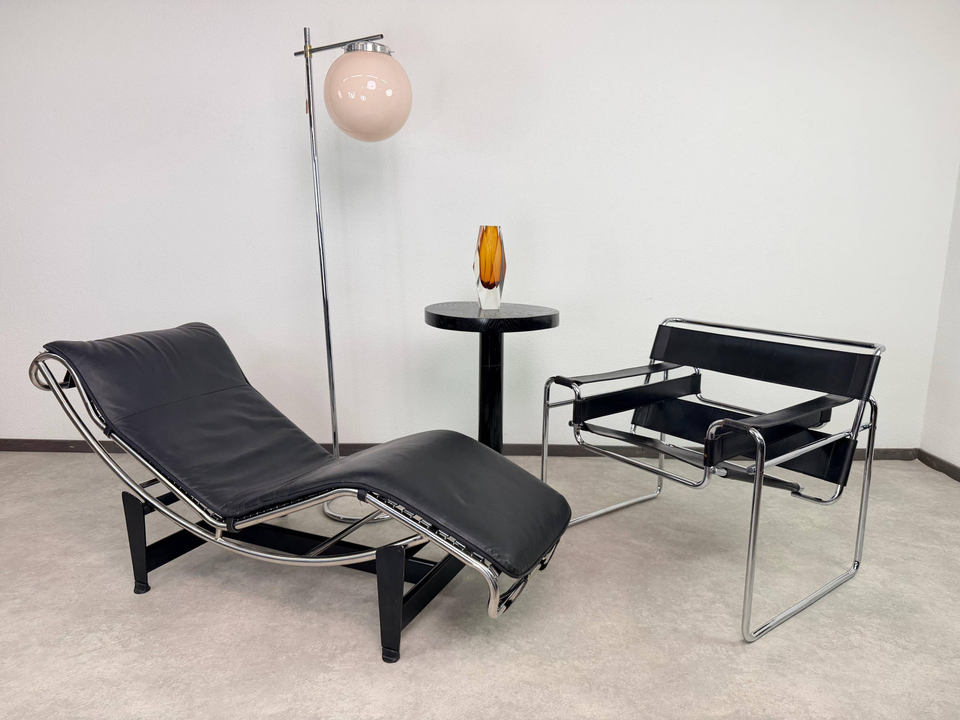 Vintage LC4 Chaise Longue by Le Corbusier in black leather