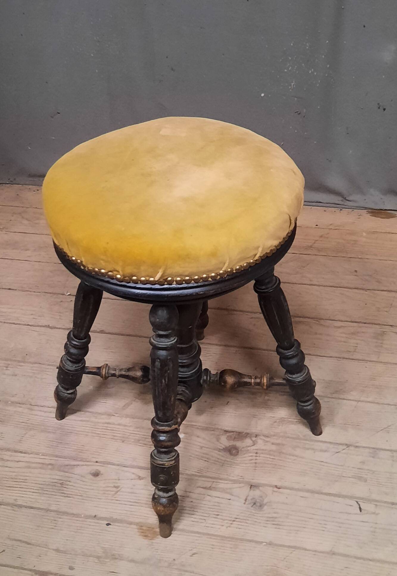 Napoleon III piano stool