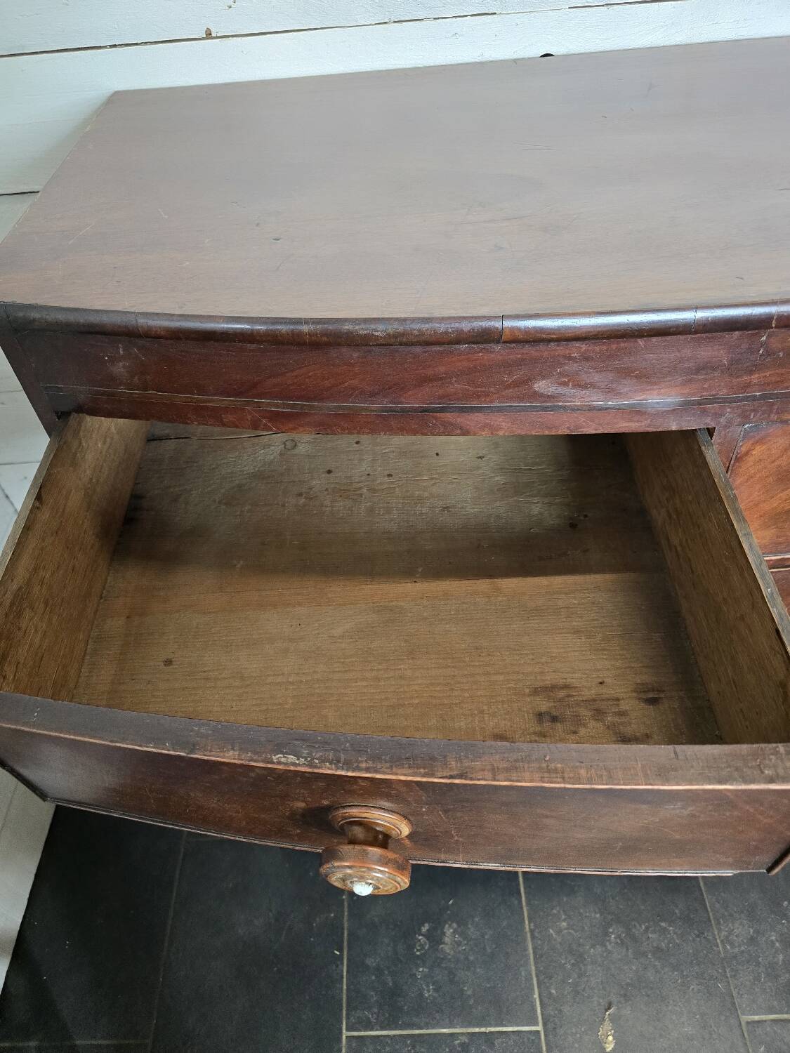 English mahogany chest of drawers
