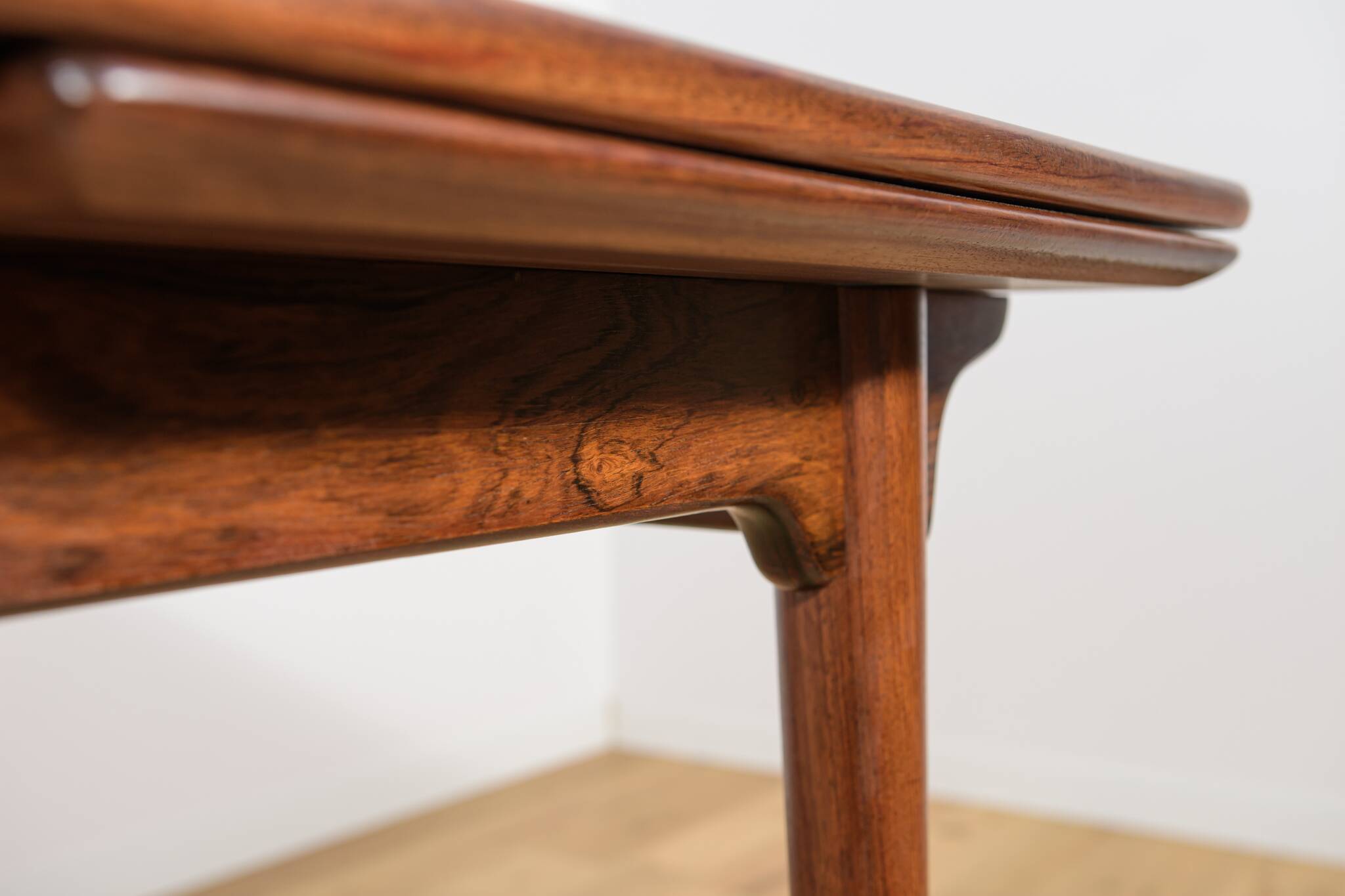 Mid-Century Modern Rosewood Dining Table Model 54 by Gunni Omann for Omann