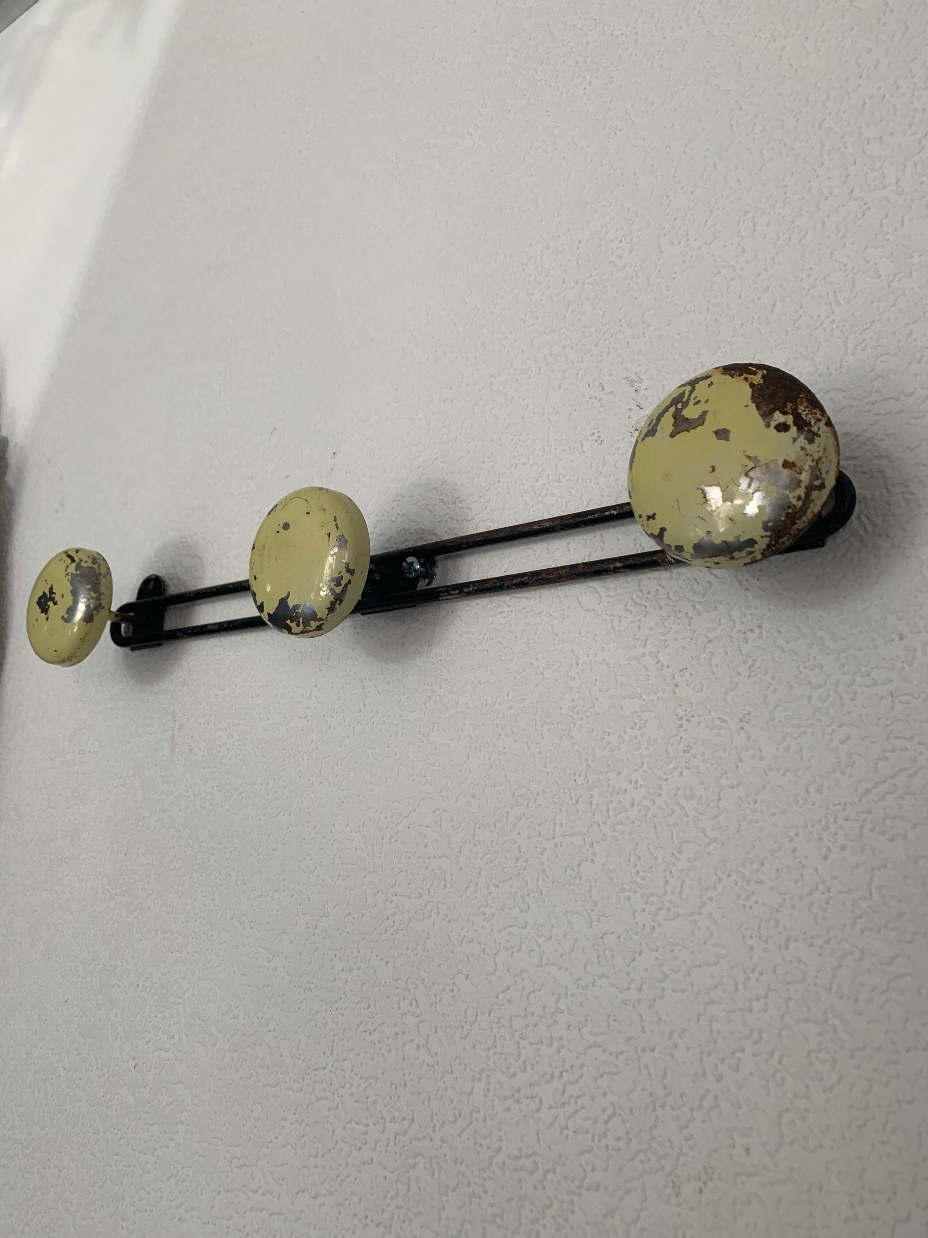 Yellow vintage patère