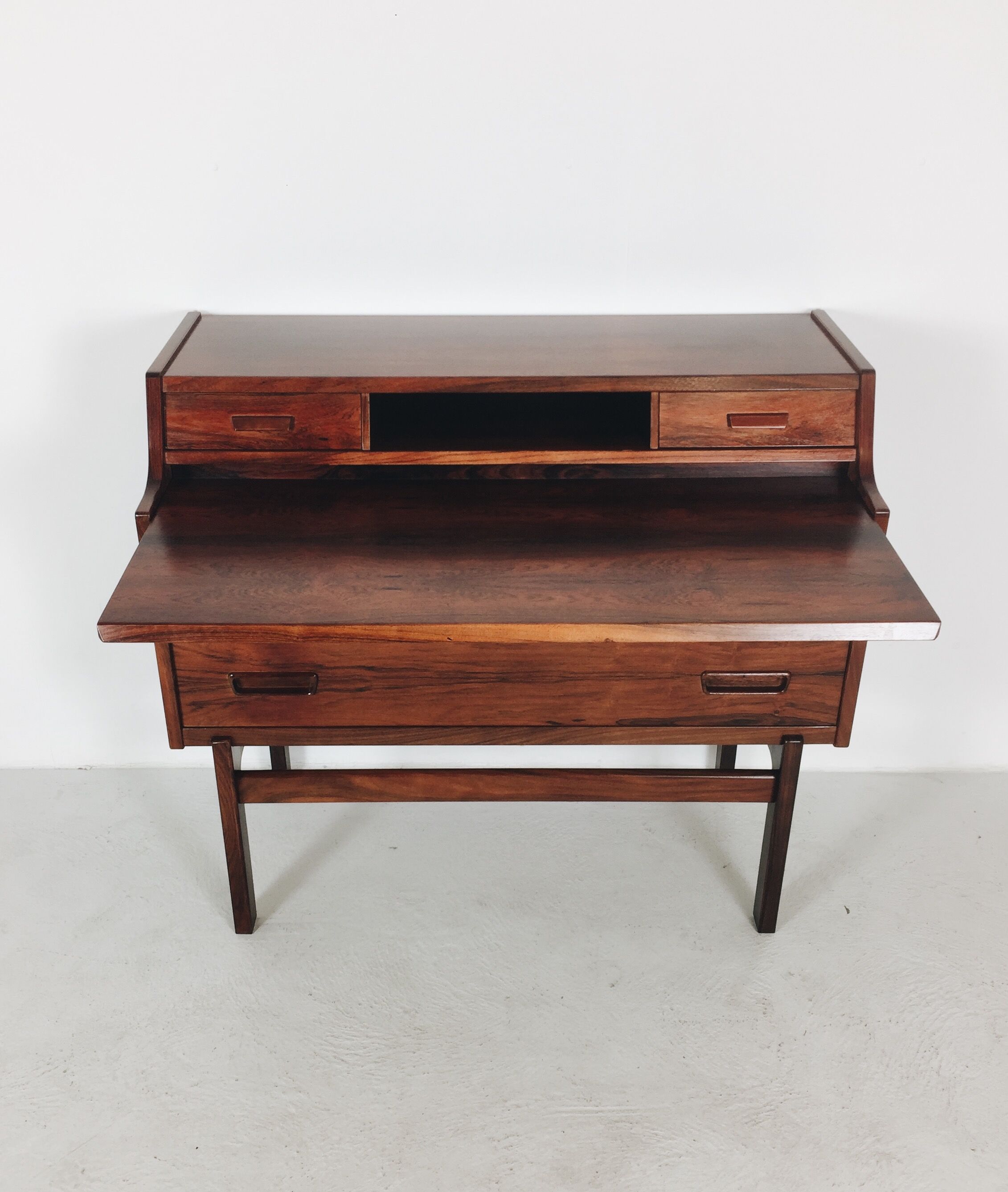 Danish palisander desk by Arne Wahl Iversen for Vinde Møbelfabrik