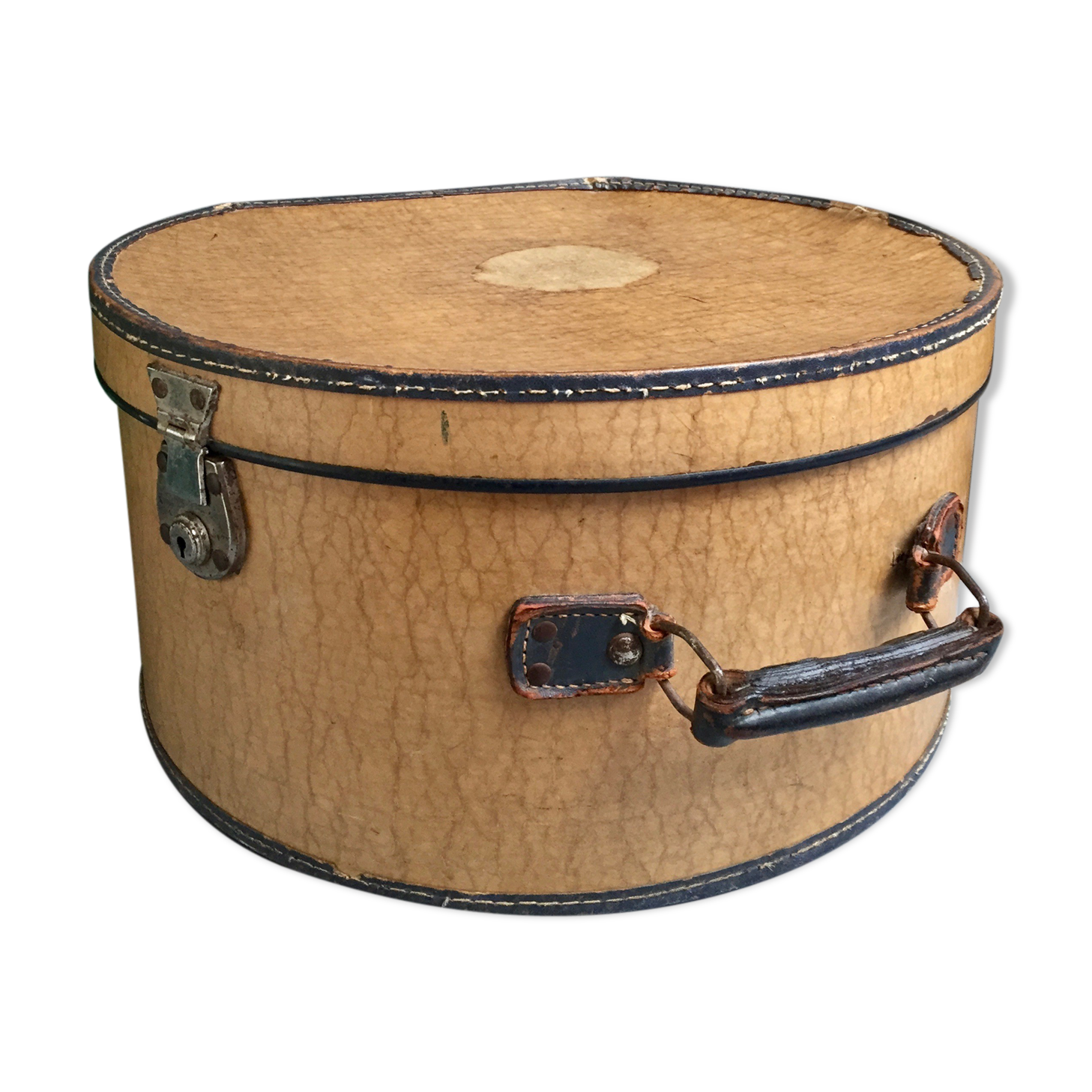 Hat box with leather handle