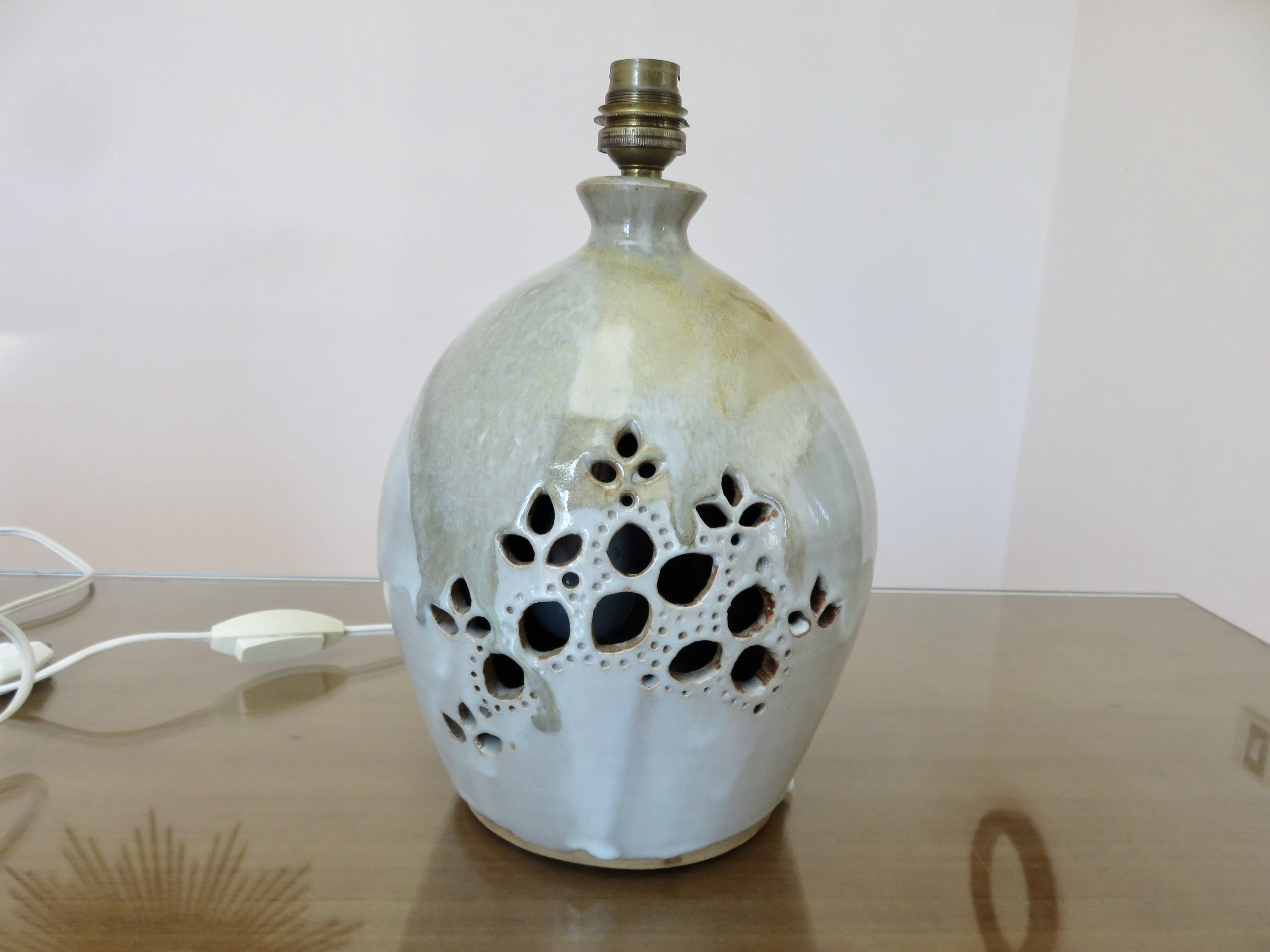 Ceramic lamp with double lighting and openwork design.