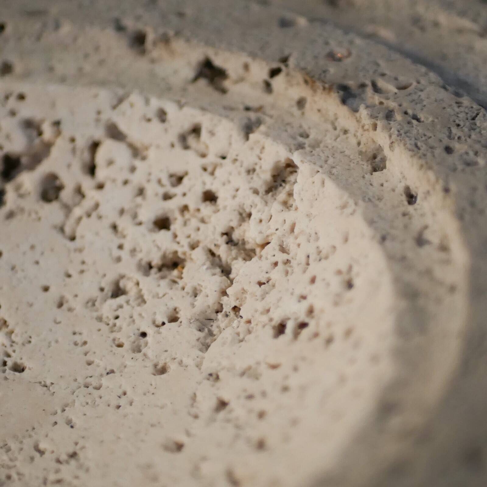 Cendrier en travertin - Art en marbre - Design fabriqué en Italie - Années 1970