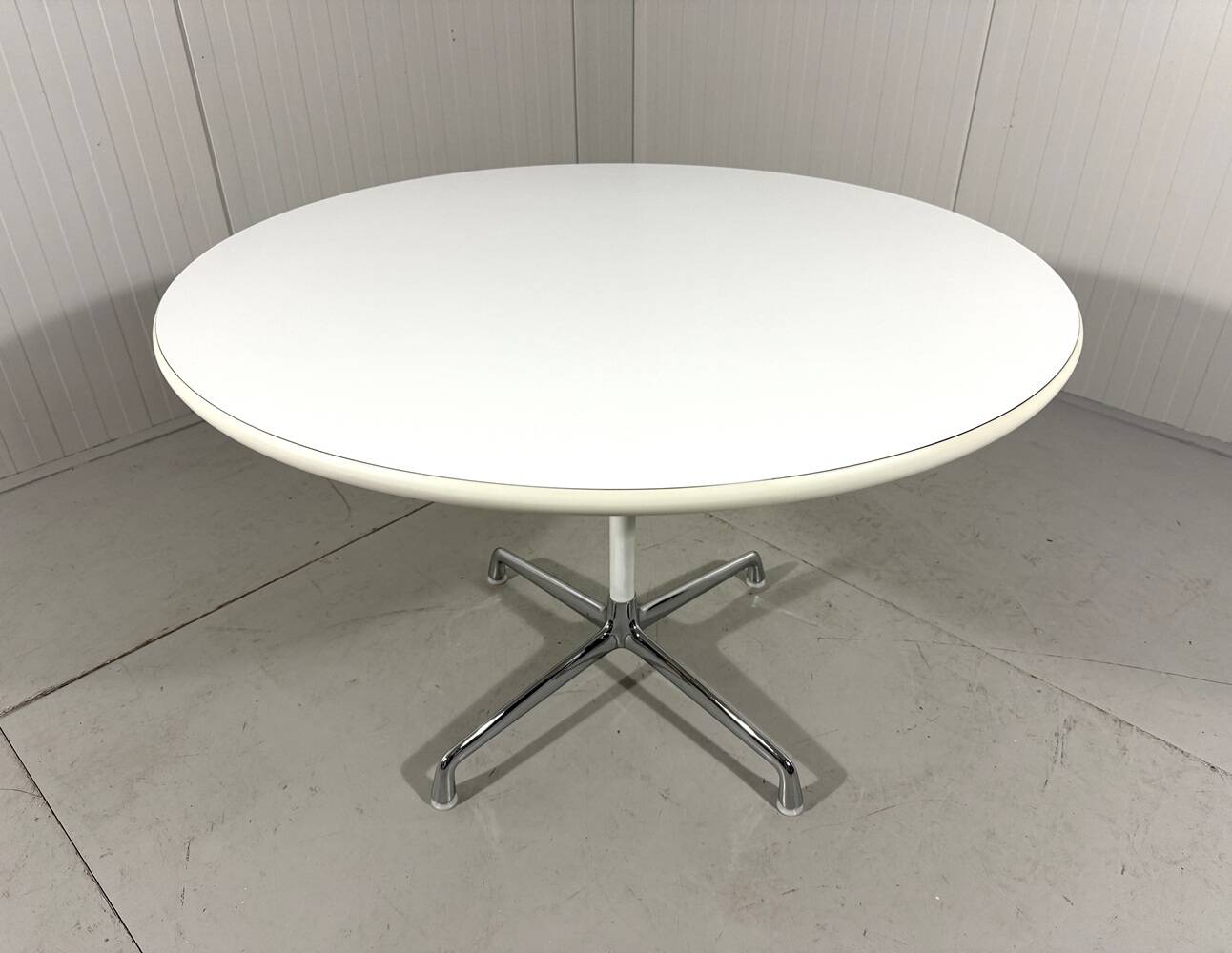 Round dining table by Charles & Ray Eames, Herman Miller, 1960s.