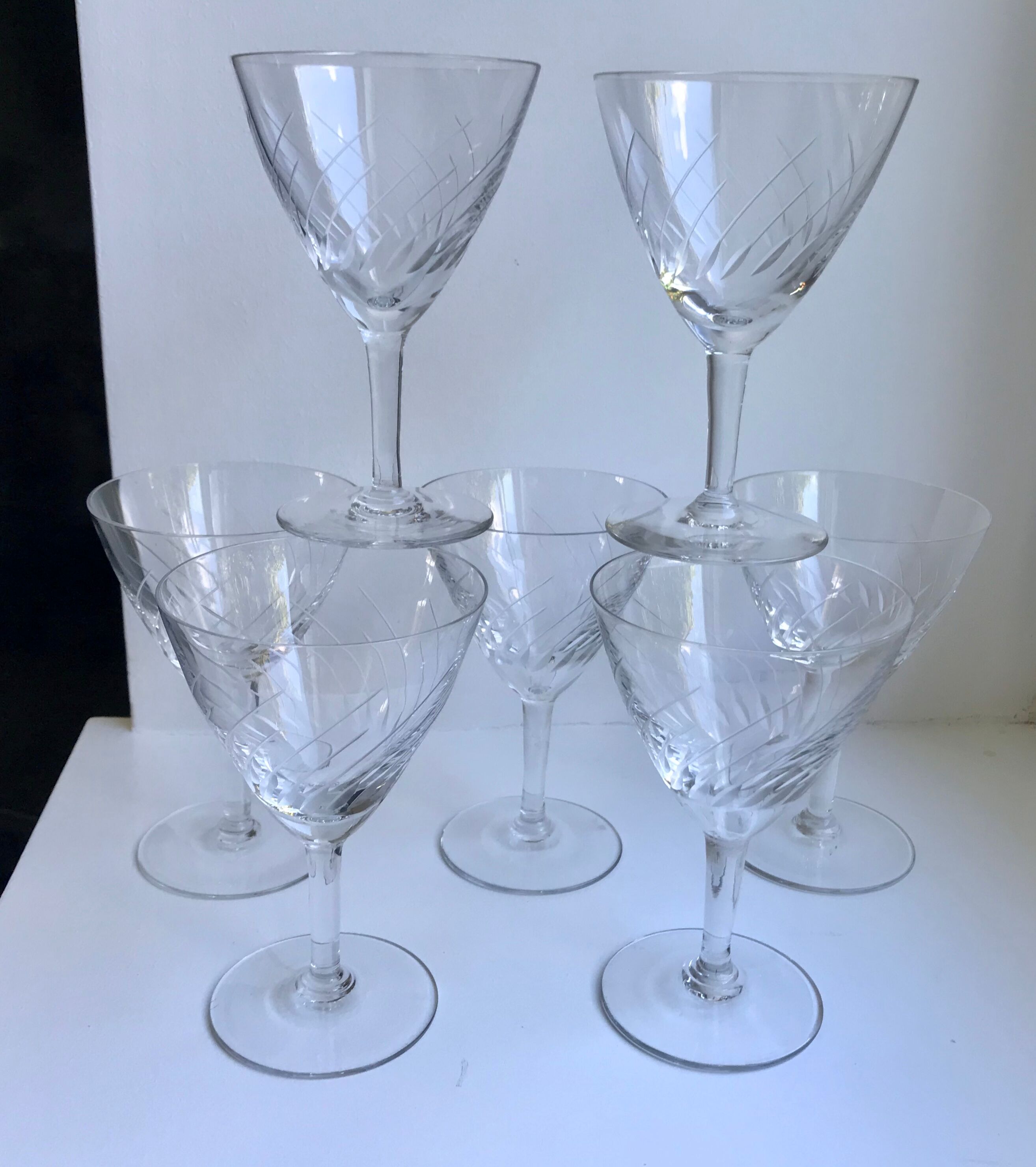 Lot de 7 verres à vin en cristal gravé années 50