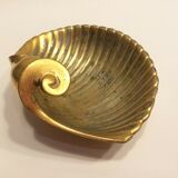 Empty gilded bronze pocket in the shape of a shell
