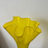 Vase en verre soufflé jaune