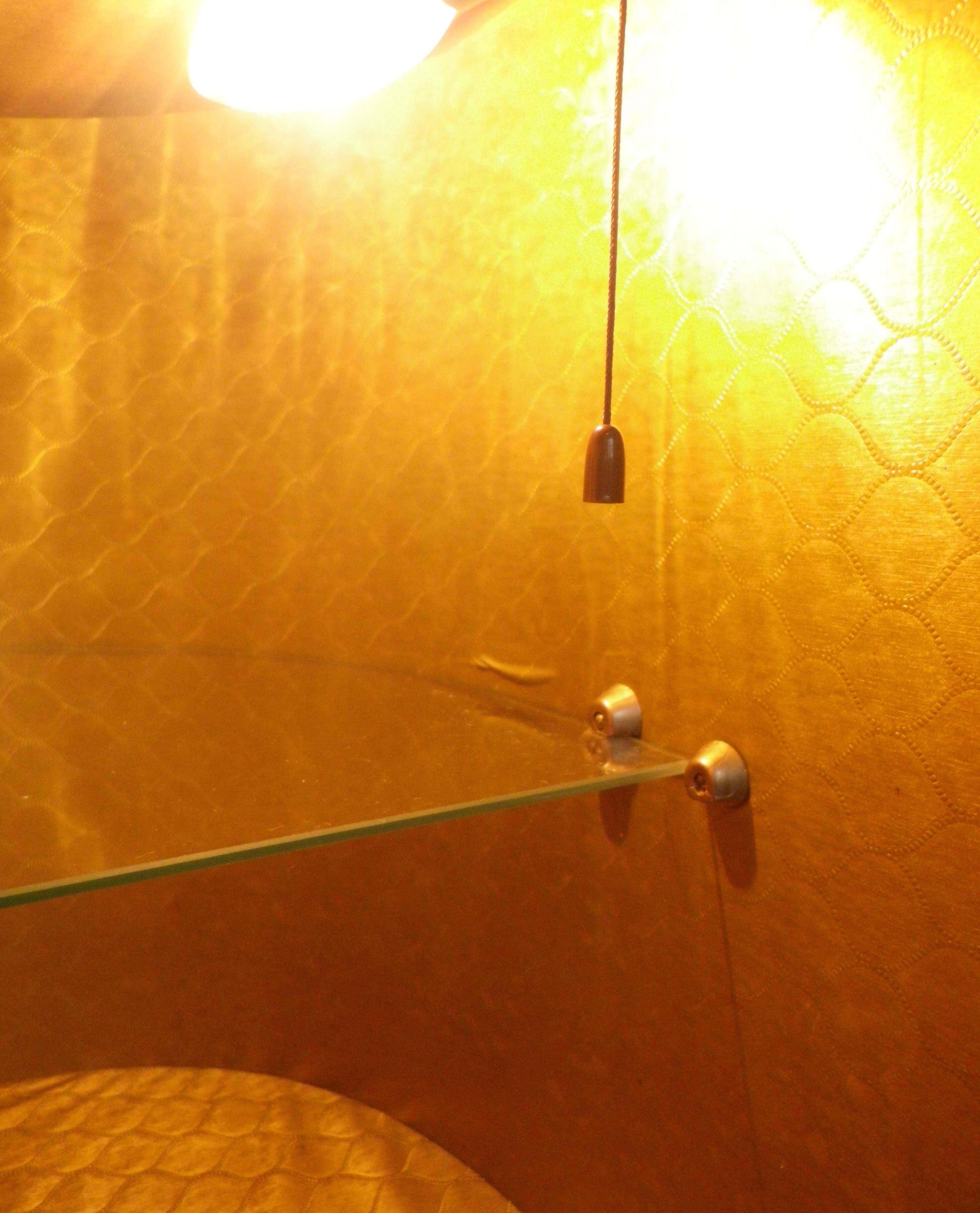 Meuble bar lumineux, corpus en bois laqué 1960/1970