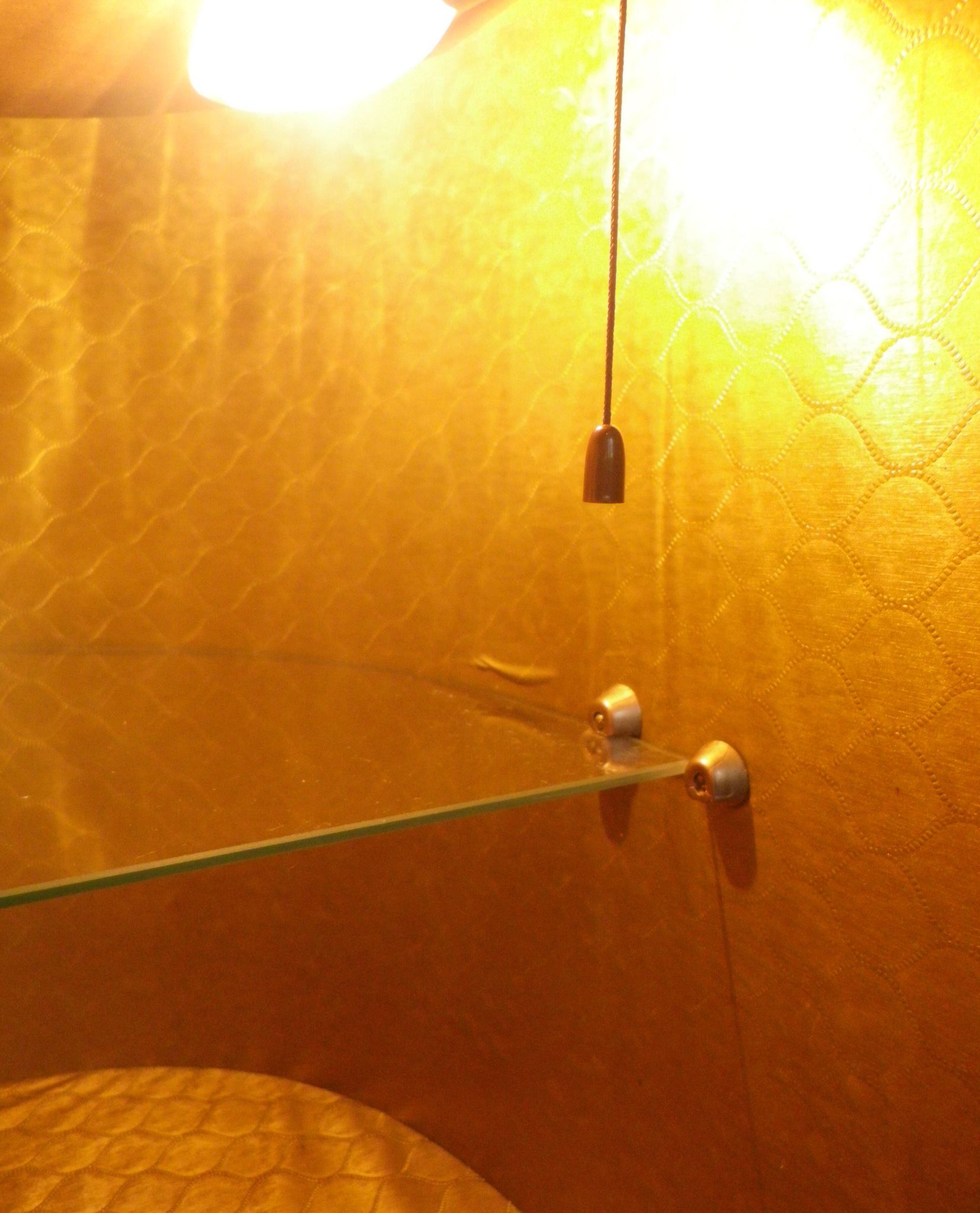 Meuble bar lumineux, corpus en bois laqué 1960/1970