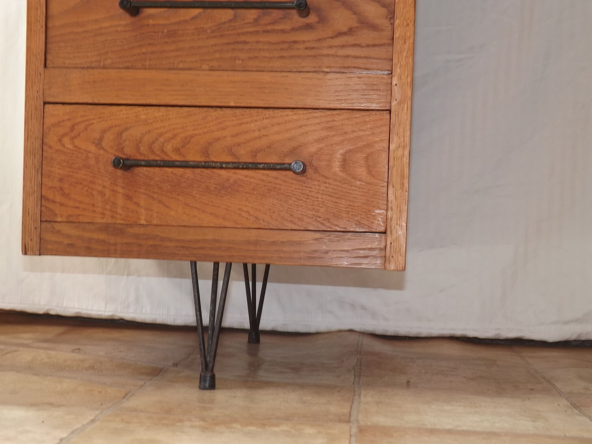 Bureau vintage en chêne sur pieds épingle 1950