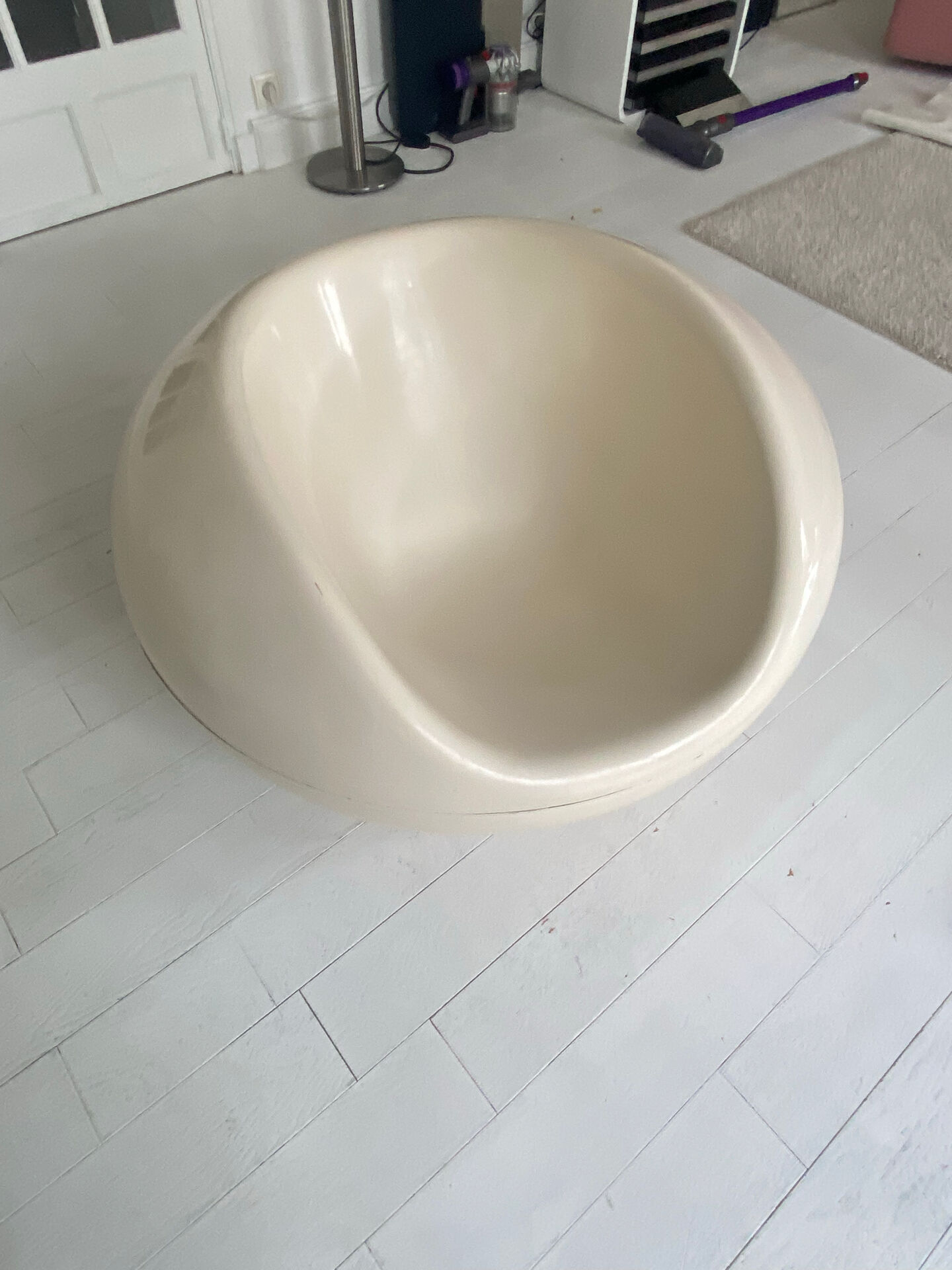 Eero Aarnio Pastil chair