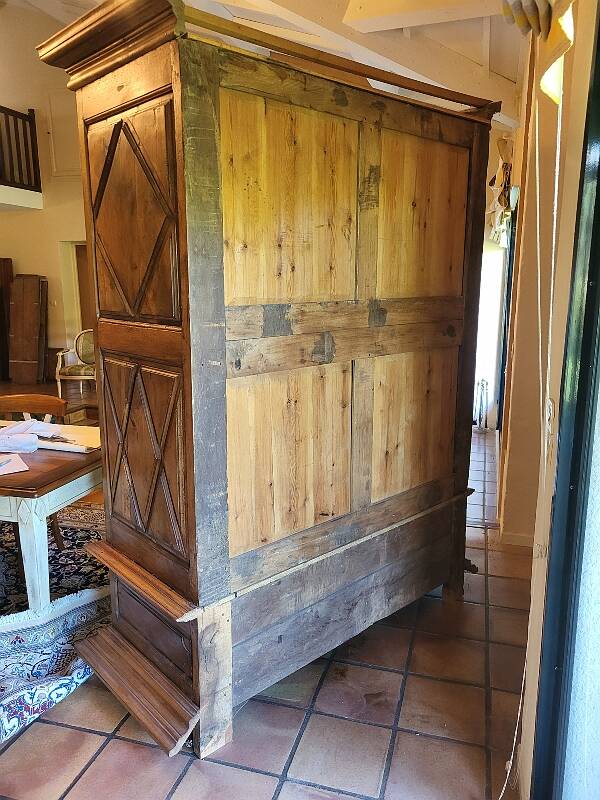 LOUIS XIII CABINET IN DIAMOND-TIP WALNUT 2 DOORS FROM THE 18TH CENTURY