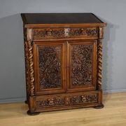 Oratory in solid walnut, Neo-Gothic Renaissance style – Late 19th century