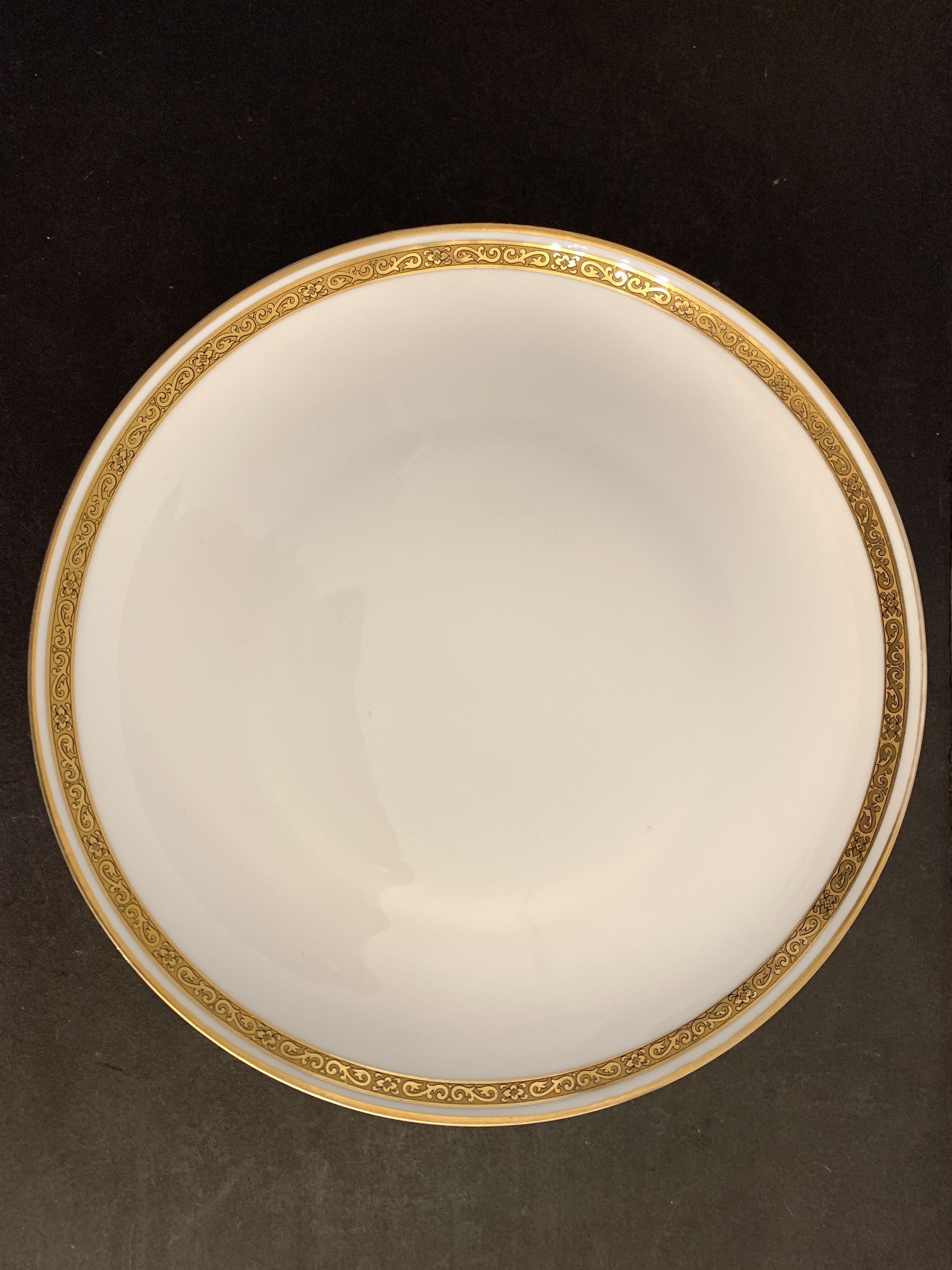 8 flat porcelain plates from Limoges Bernardaud, gilded Greek decoration, twentieth century