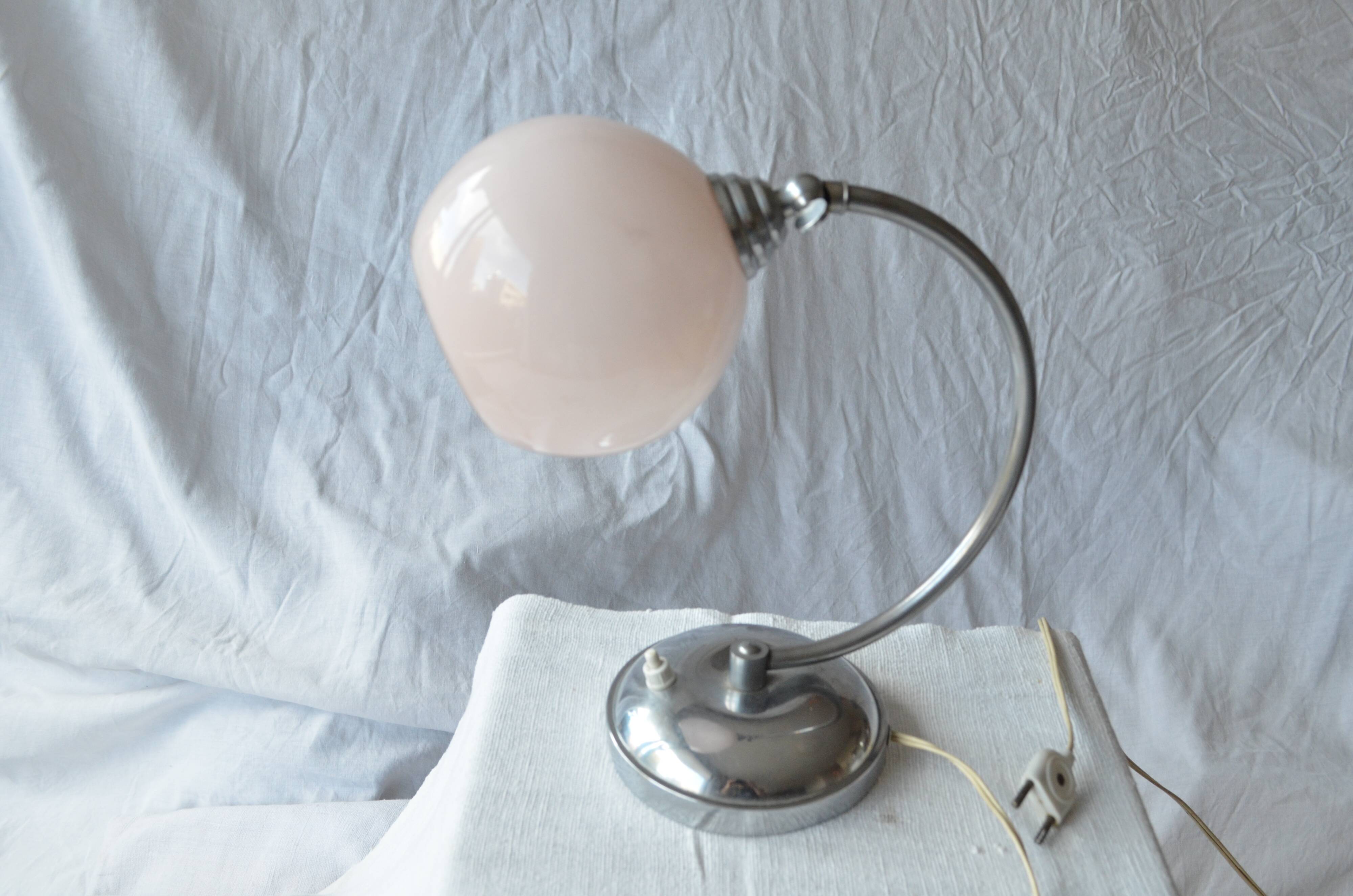 Lampe de table art déco chromée opaline rose 1930