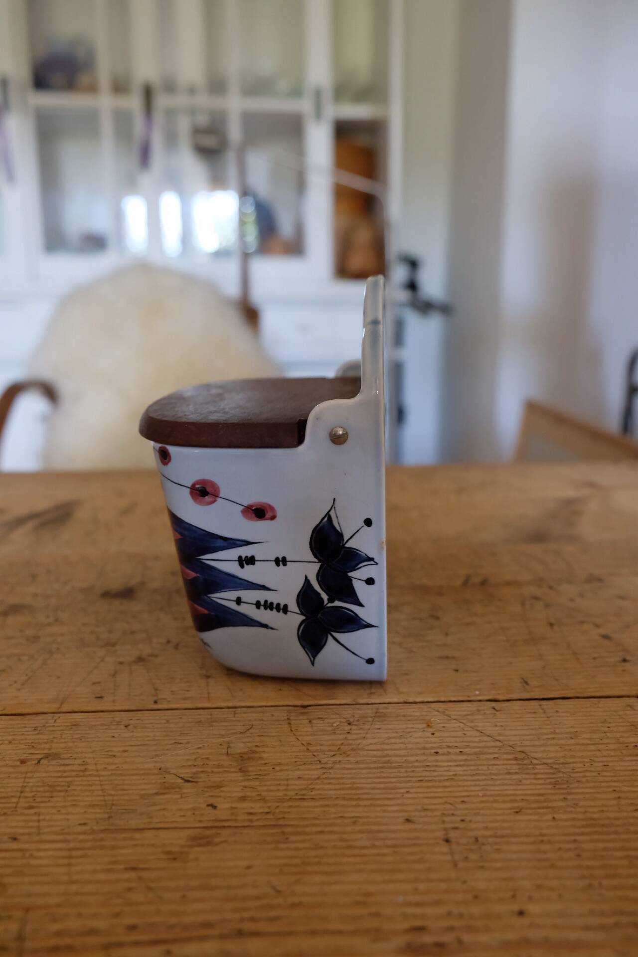 Royal Copenhagen Aluminia Tenera – wall-mounted salt pot "Crazy Bird" – Be