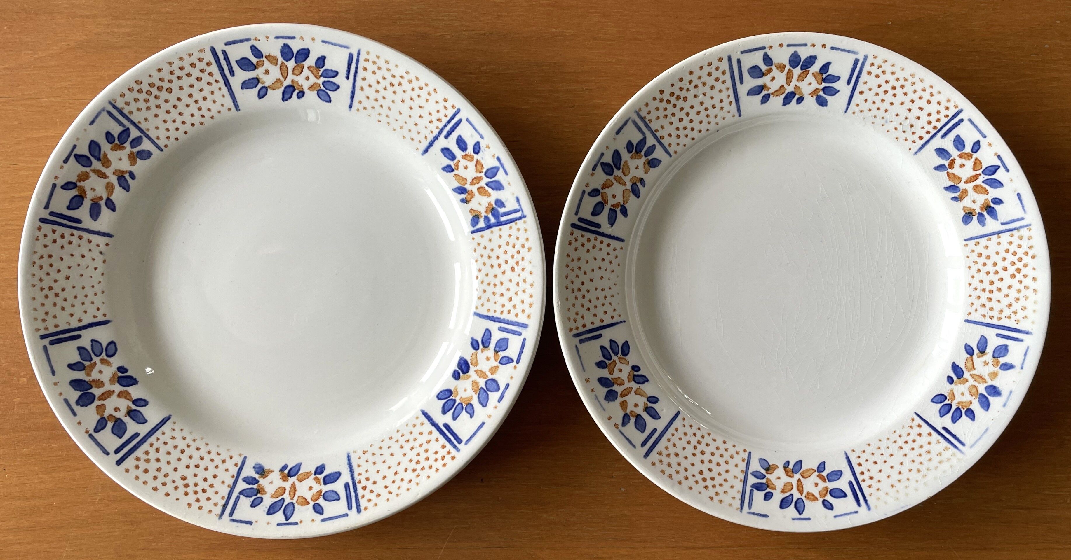 8 antique flat plates in Gien earthenware