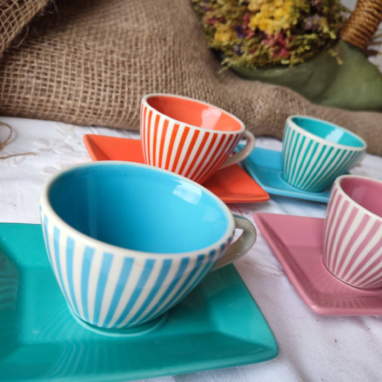 Set of 4 vintage lbvyr cups & saucers – 1970s