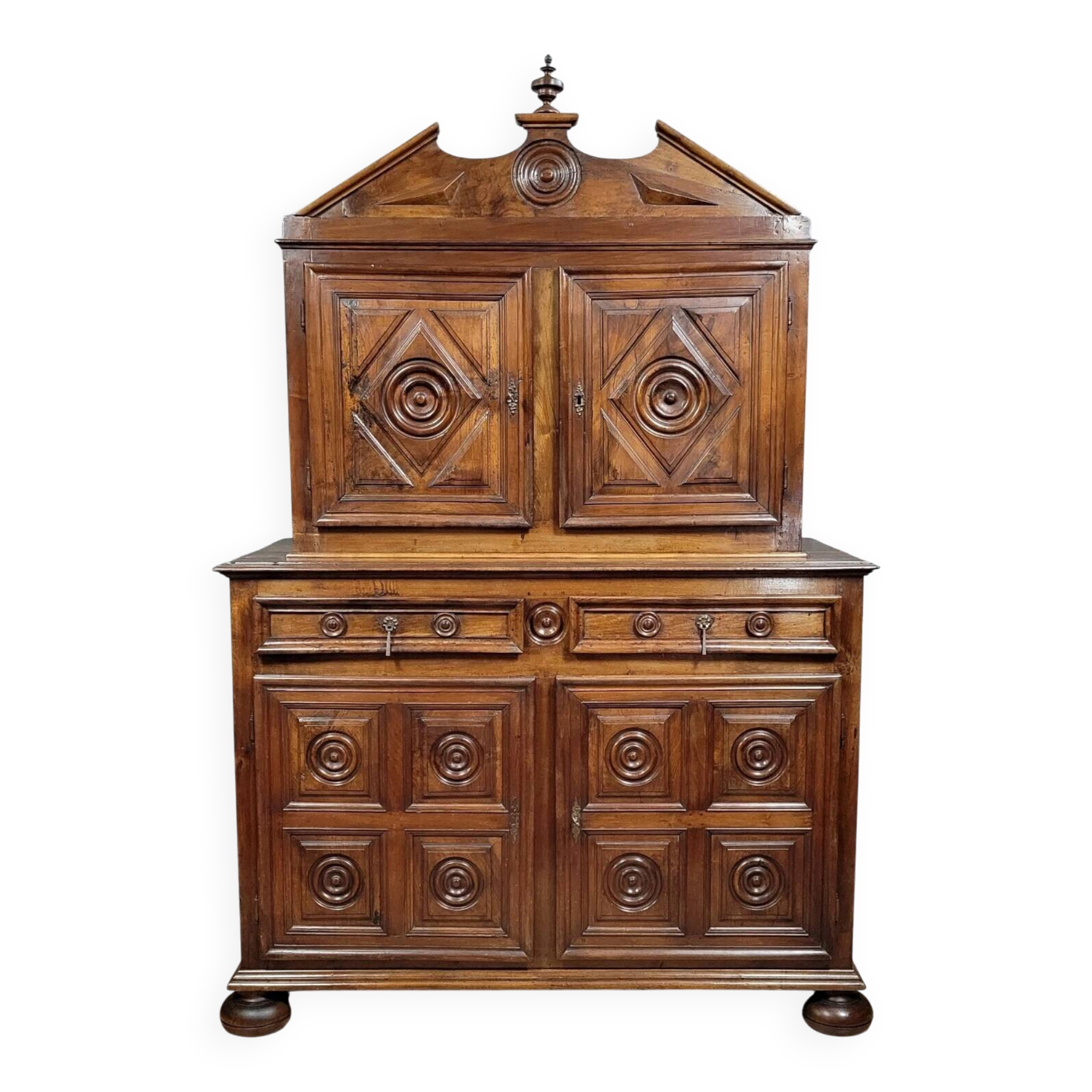 Louis XIII period cabinet with 4 shutters in solid walnut circa 1680