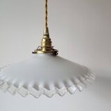 Pendant in serrated opaline