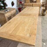 Extendable farmhouse table in solid oak