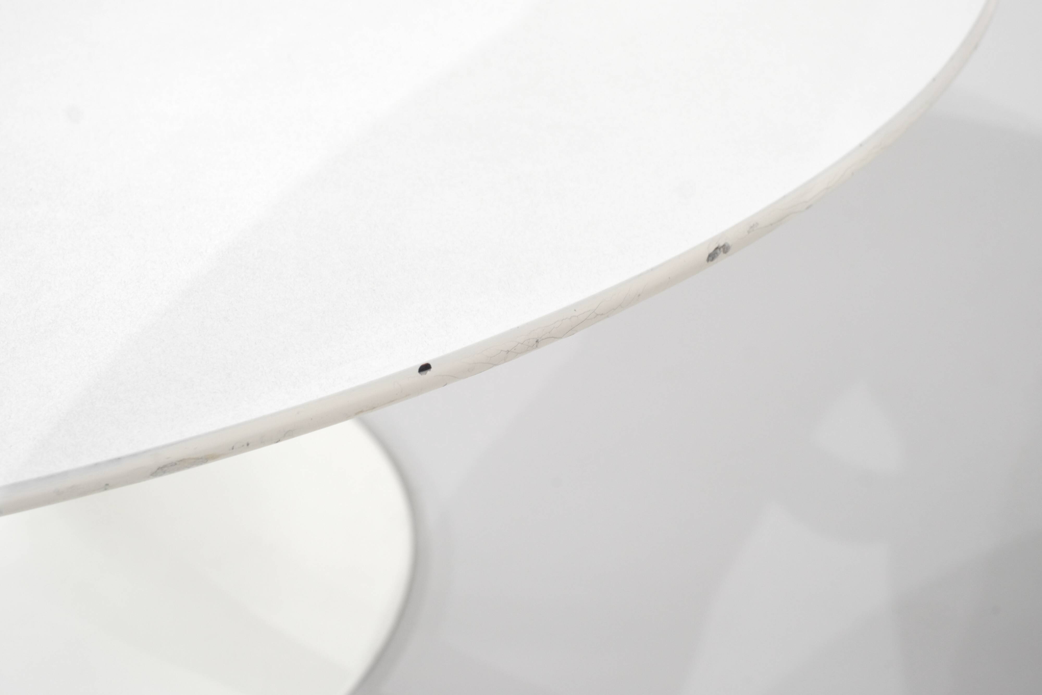 "Tulip" coffee table laminated by Eero Saarinen for Knoll, United States.