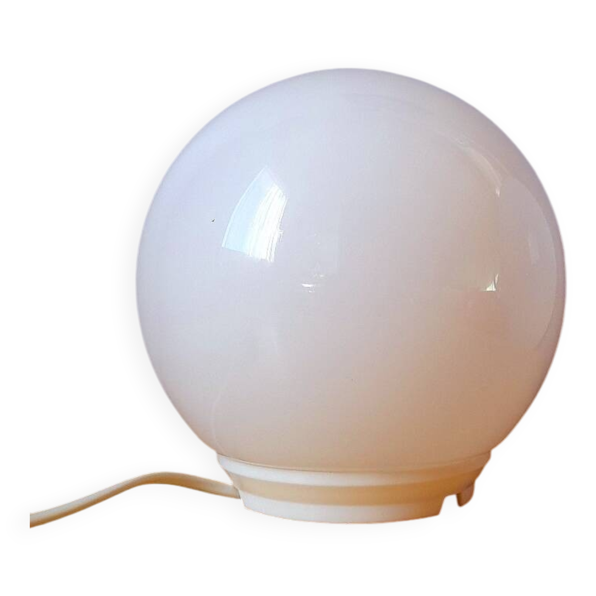 Lampe globe en opaline, Ikea.