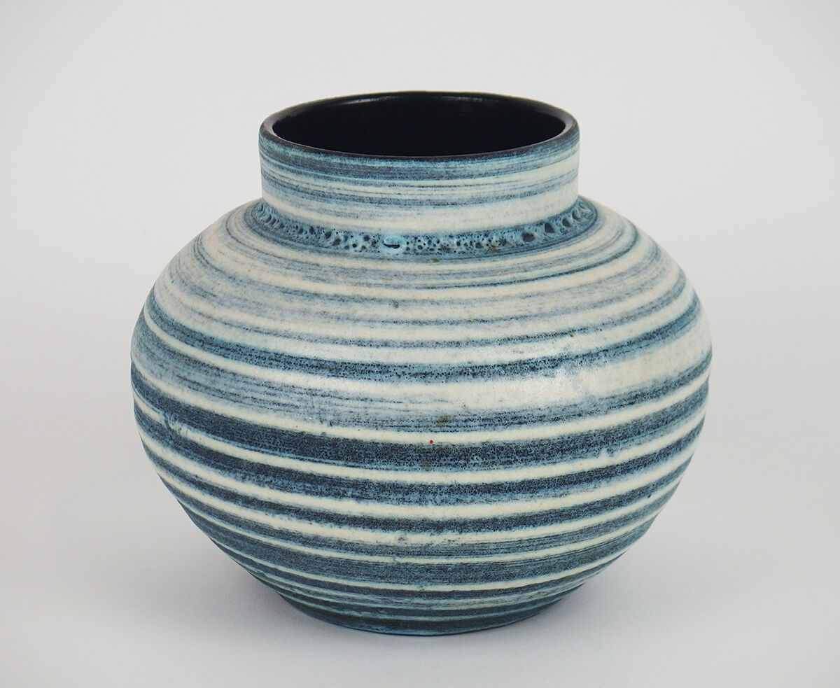 Ceramic vase from Accolay