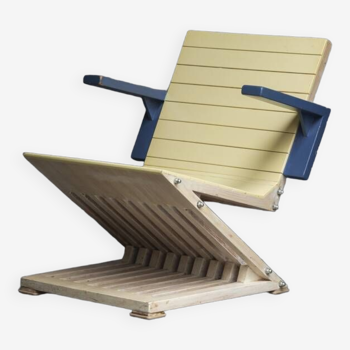 Postmodern zig-zag chair in style of Gerrit Rietveld, 1980s