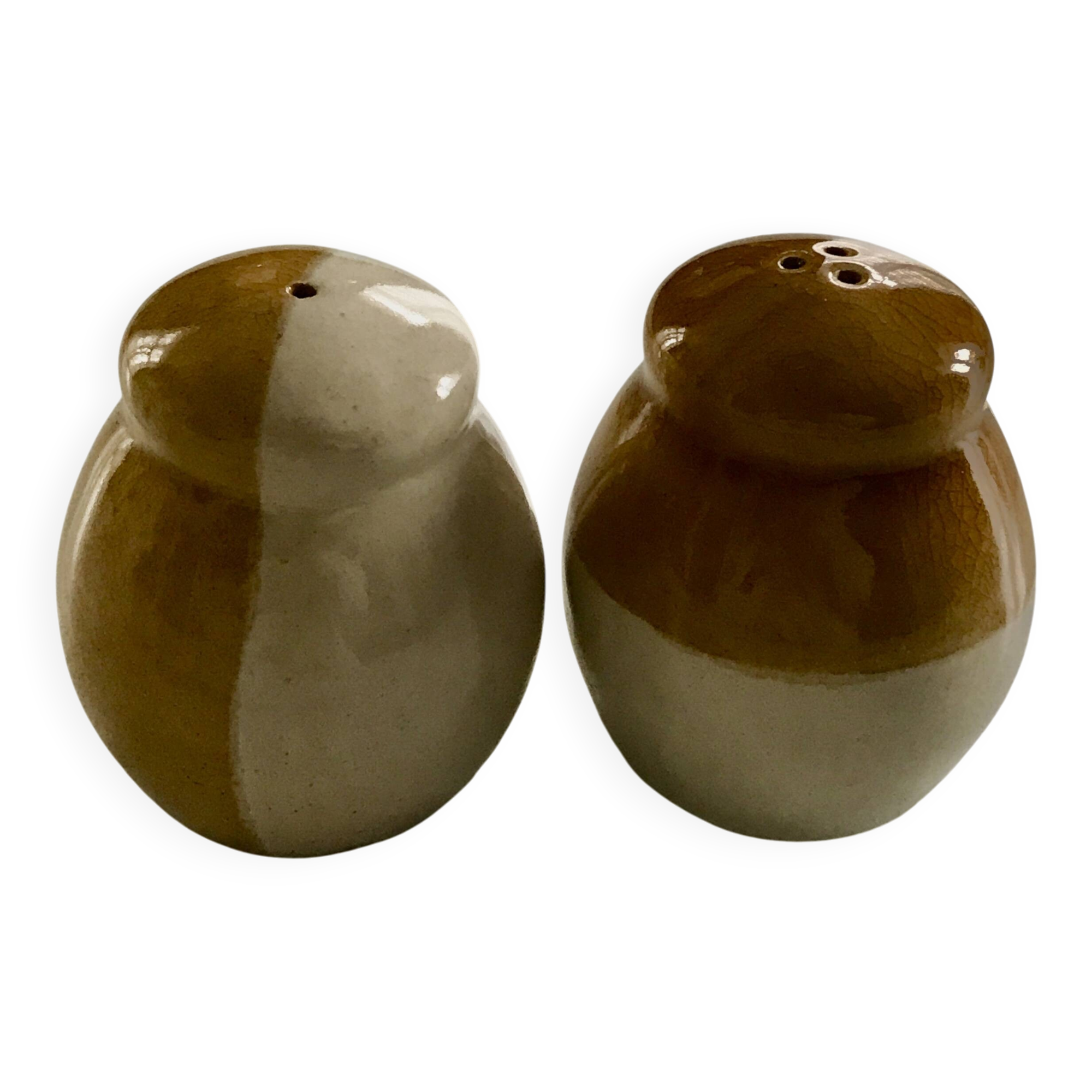 Ceramic salt and pepper shaker set