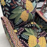 Fauteuil en velours noir brodé et pieds en manguier massif noir