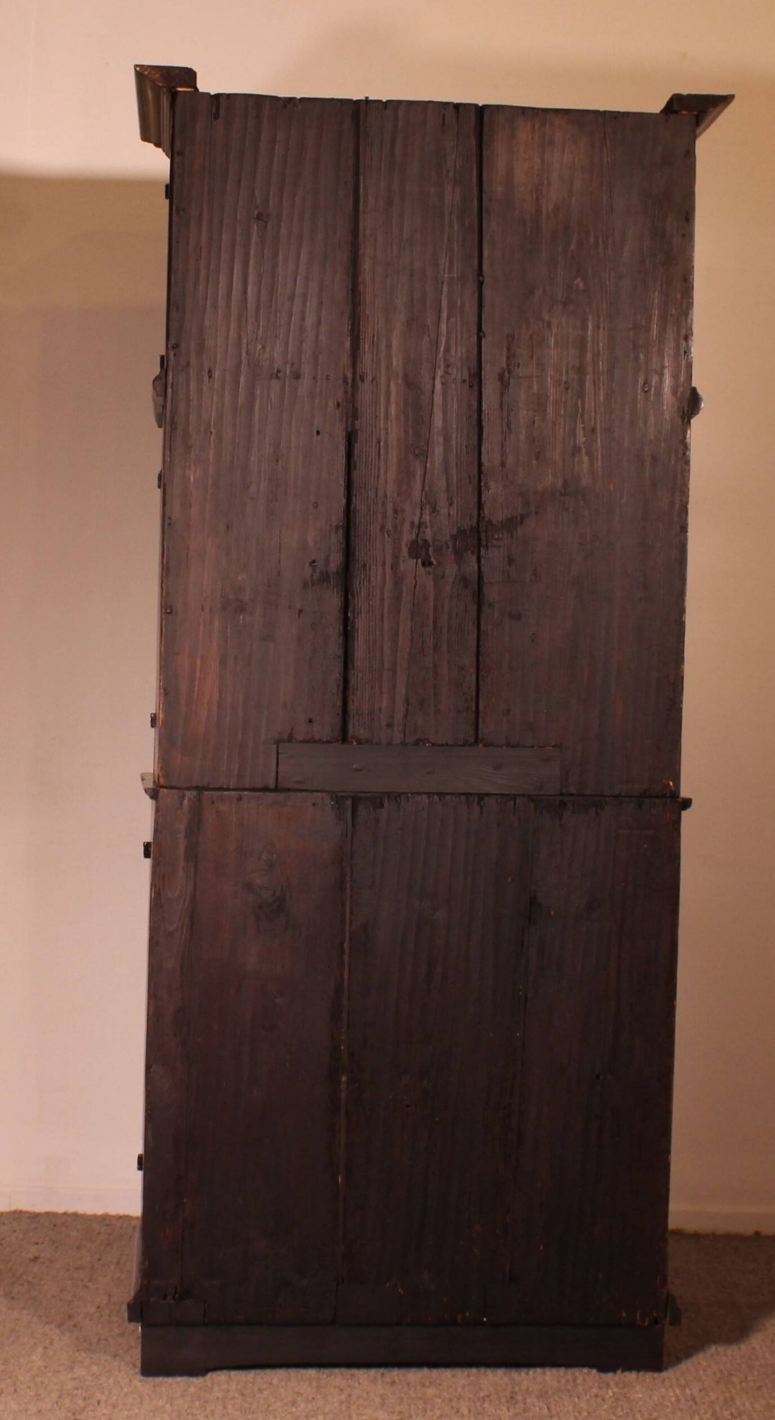 Buffet with 6 Doors in Walnut, dated 1639