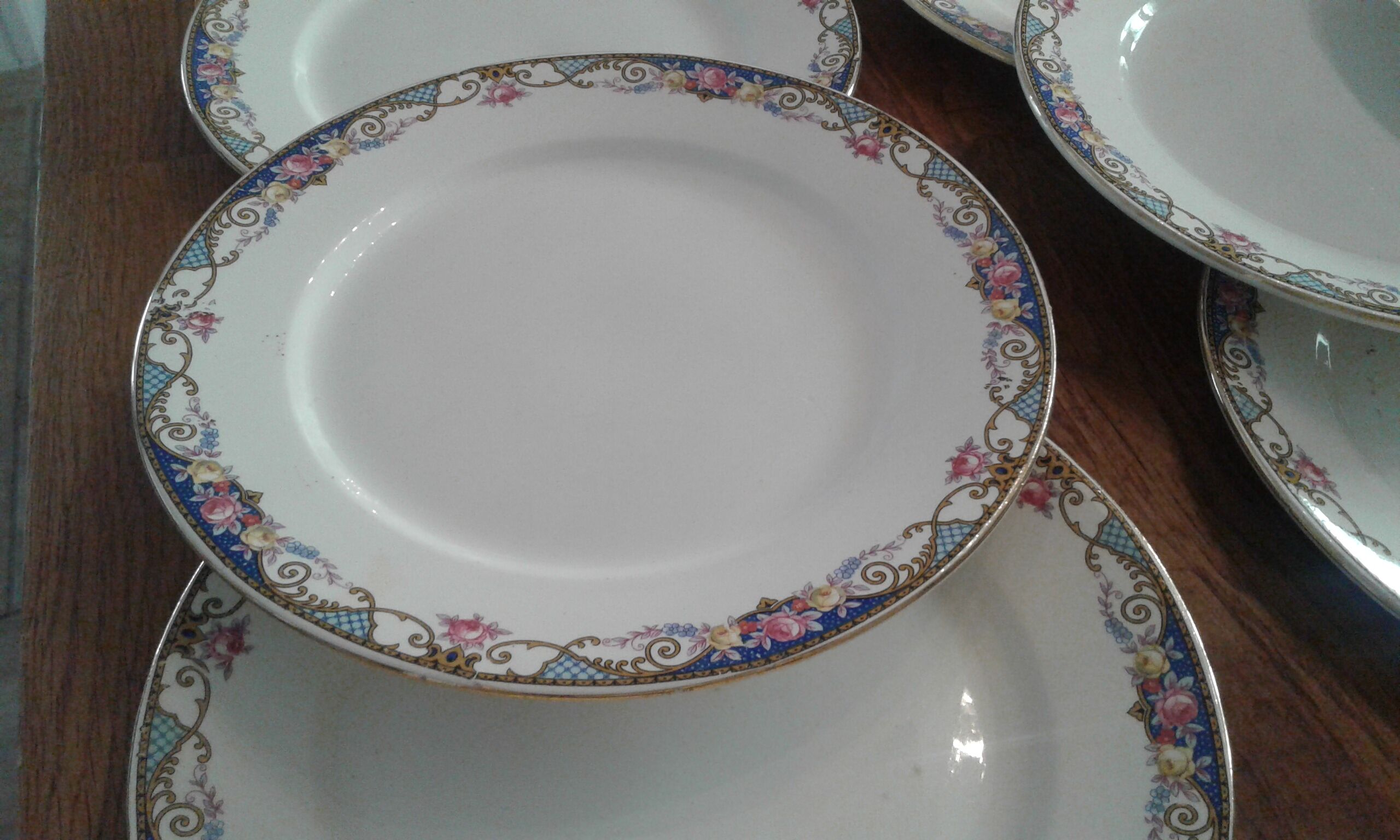 9 dessert plates and heel plate. sarreguemines,flower decirs