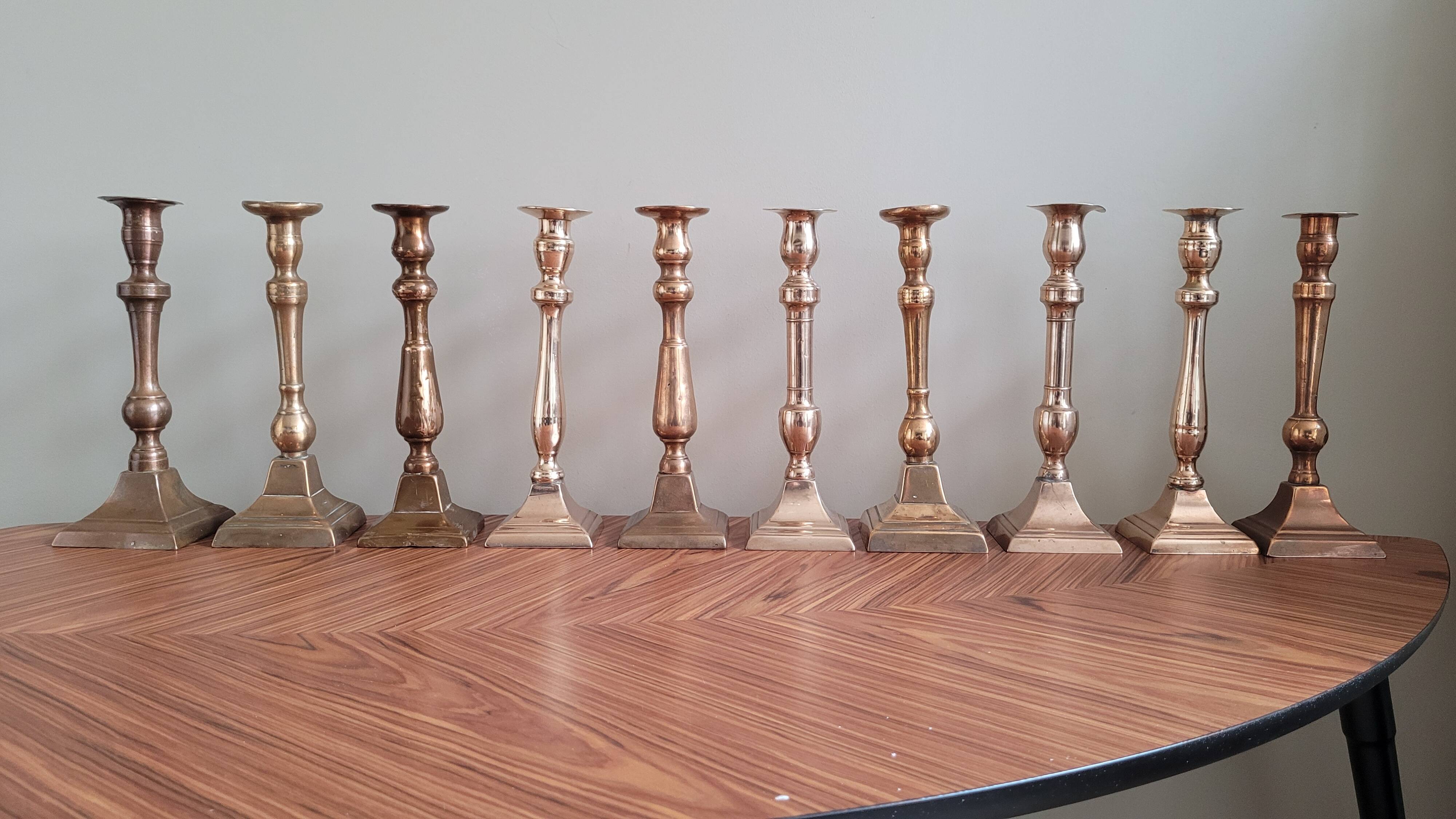 Set of 10 bronze-tinted brass candle holders 01 Pro