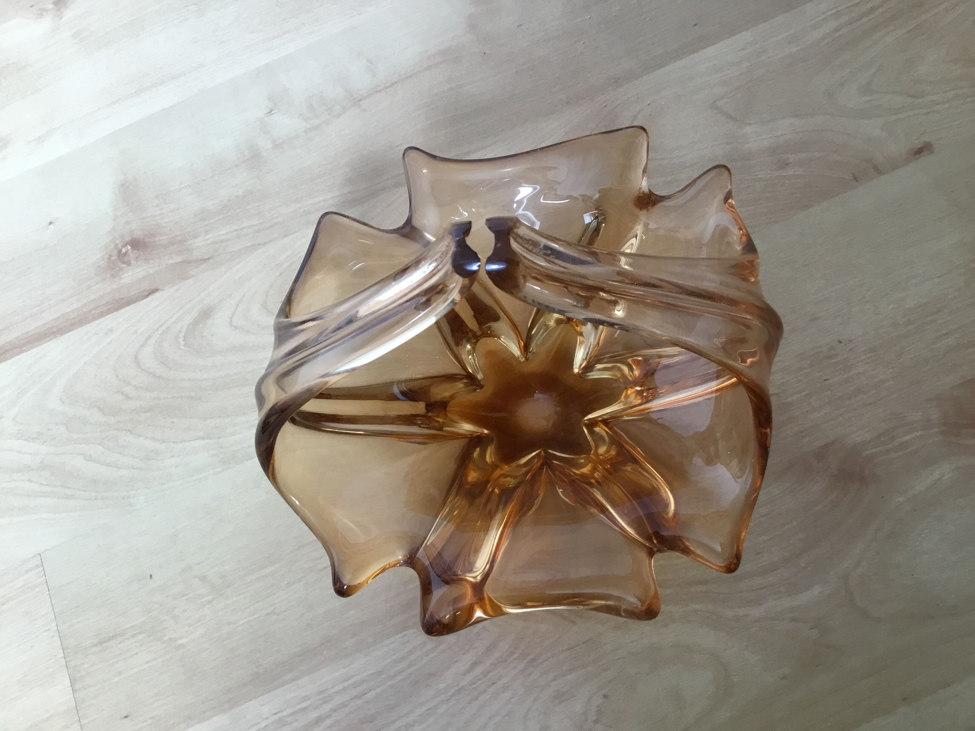 Light brown glass cut