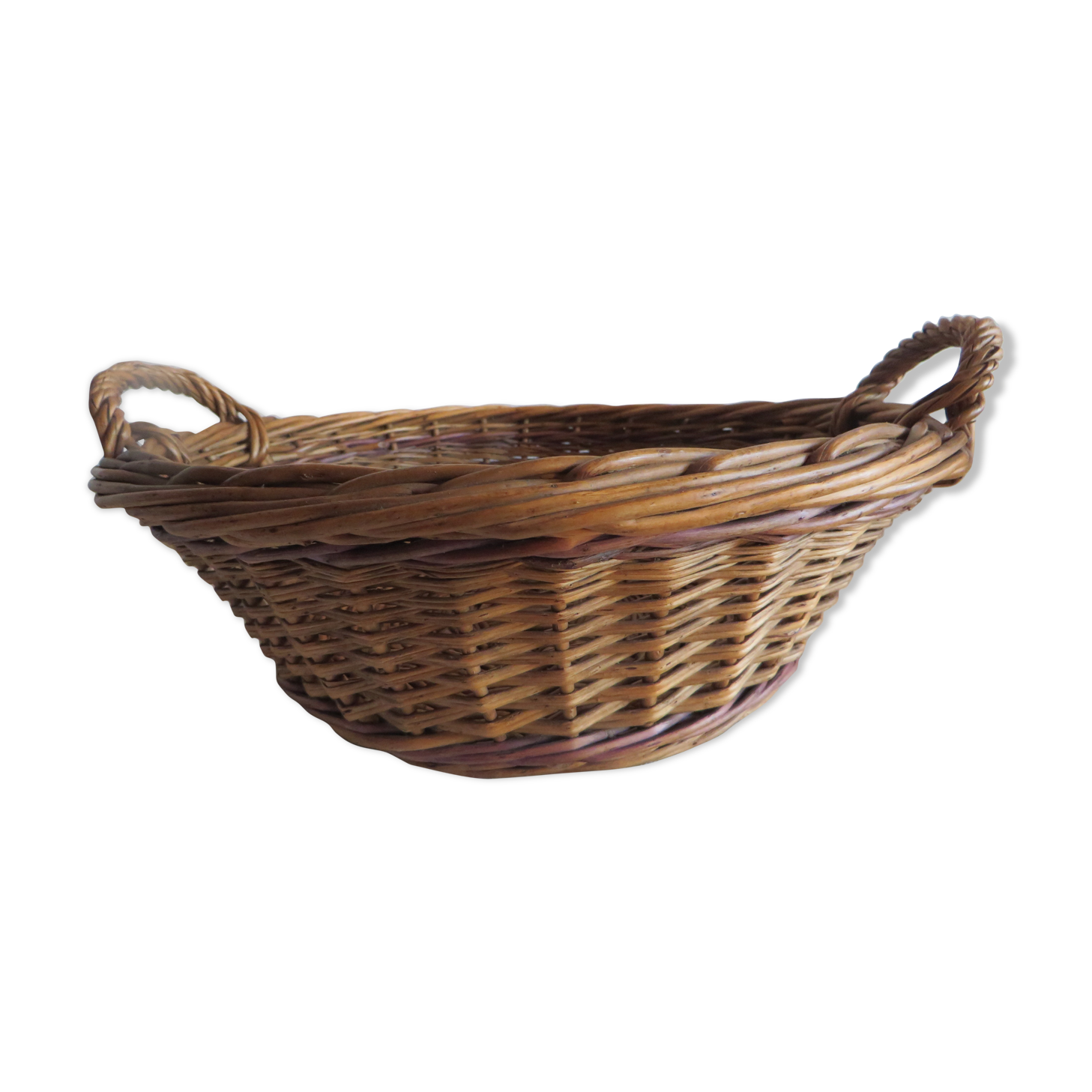 Round wicker basket