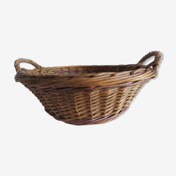 Round wicker basket