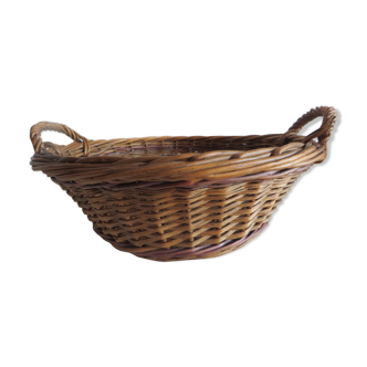 Round wicker basket