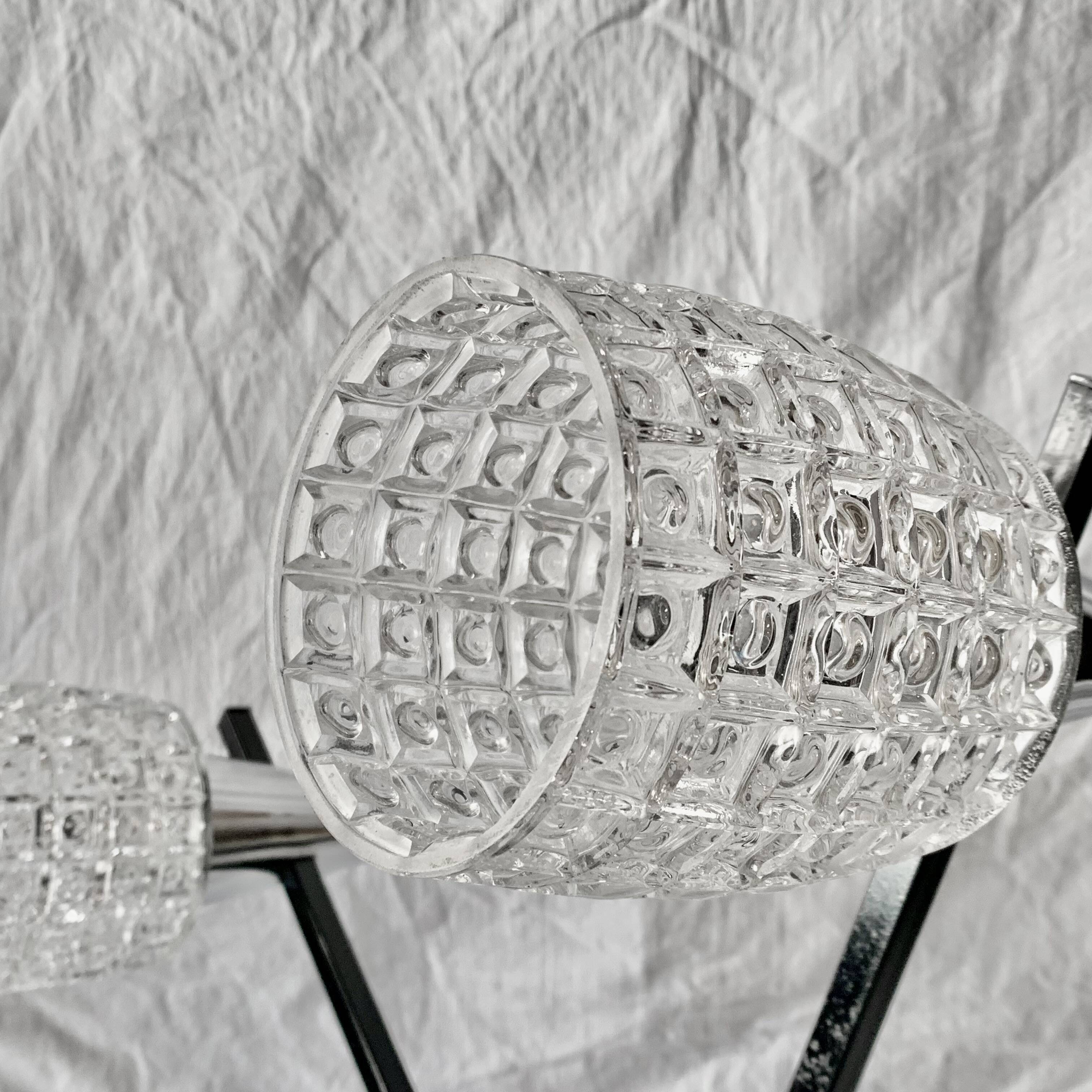 Large modernist chandelier in chromed metal and textured glass - 5 arms