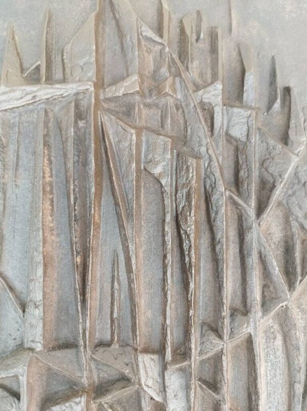 Plaque de cheminée moderniste