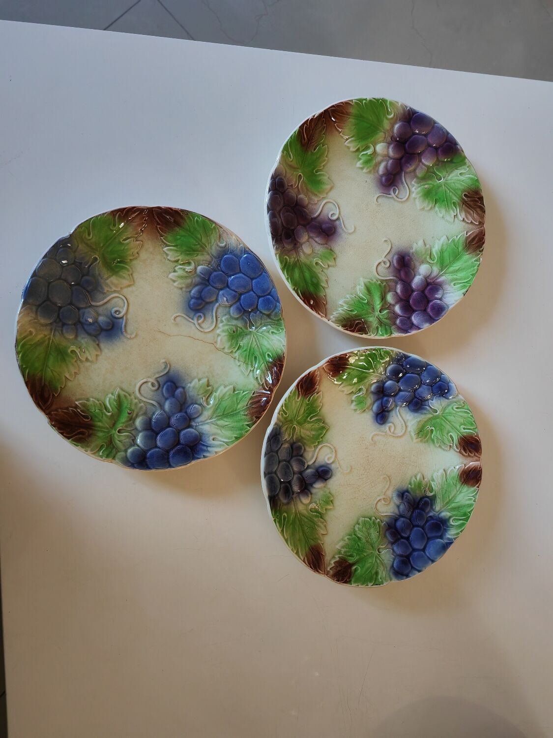 3 plates Sarreguemines in slip