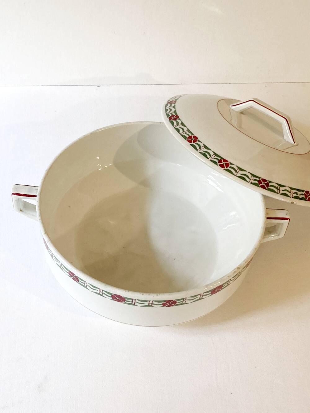 Orchies Soup Tureen / Moulin des Loups, Madeleine model