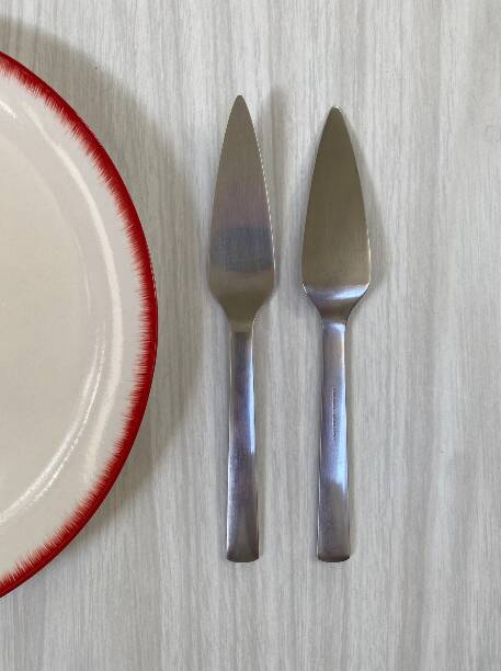 Set of 2 fish knives – Georg Jensen model “New York”