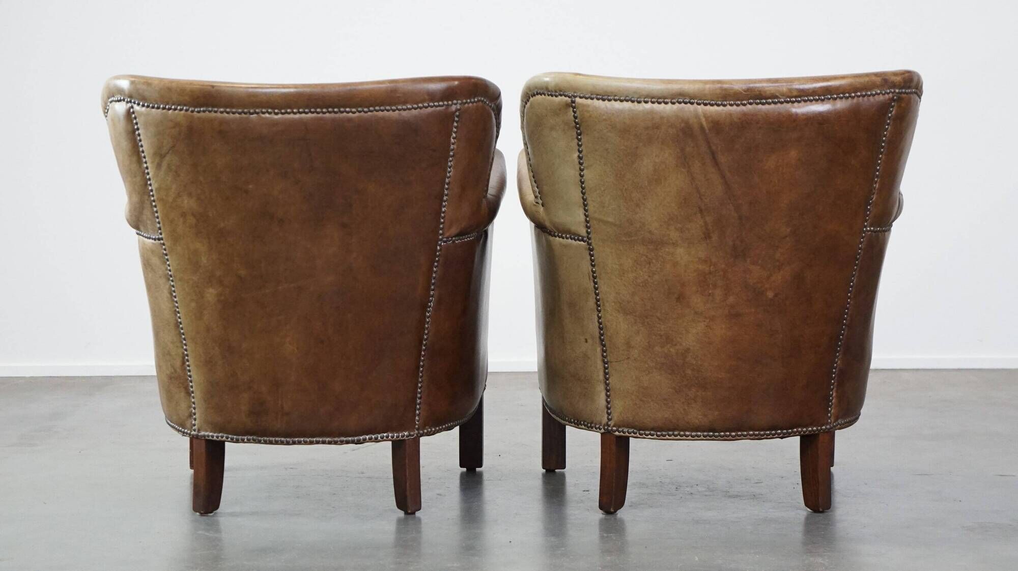 Set of 2 nice, subtle cowhide armchairs with reversible Kelim seat cushions