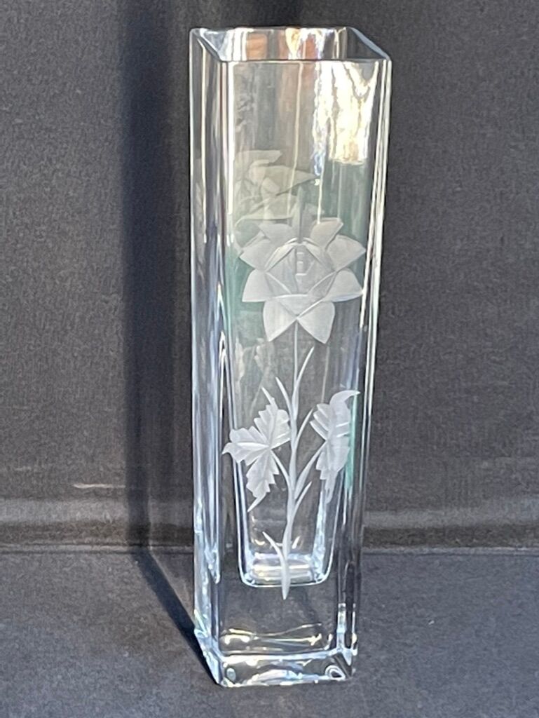 Cristallerie de Vannes le Châtel - Vannes Cristal France - Square vase - Cut crystal